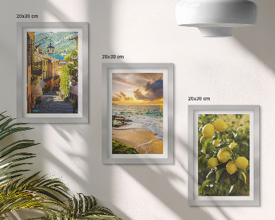 Triptych v ráme Malebné ulice, more, pláž a citrusové stromy