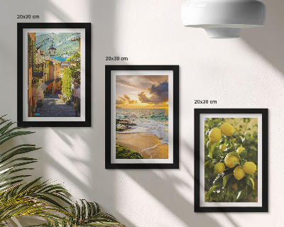 Triptych v ráme Malebné ulice, more, pláž a citrusové stromy