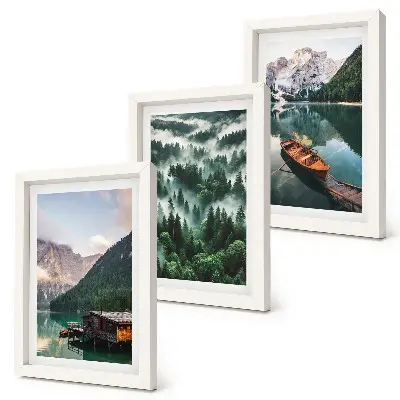 Horská krajina s jazerom, loďou a lesom v hmle triptych v ráme
