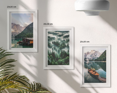 Triptych v ráme Horská krajina s jazerom, loďou a lesom v hmle