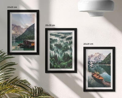 Triptych v ráme Horská krajina s jazerom, loďou a lesom v hmle