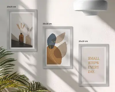 Triptych v ráme s abstraktnými tvarmi a prírodnými akcentmi