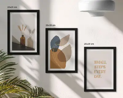 Triptych v ráme s abstraktnými tvarmi a prírodnými akcentmi