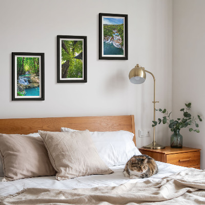 Triptych v ráme Vodopády v zelenom lese s krištáľovo čistou vodou
