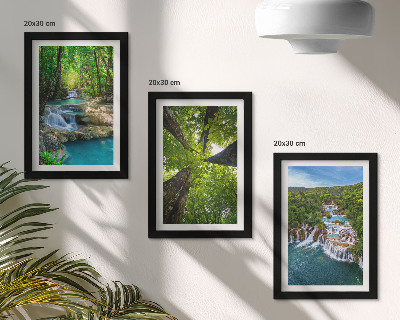 Triptych v ráme Vodopády v zelenom lese s krištáľovo čistou vodou