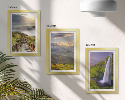Triptych v ráme Malebná horská krajina s vodopádom a chodníkom