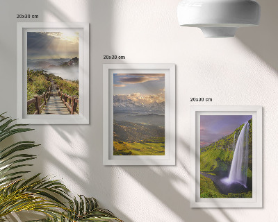 Triptych v ráme Malebná horská krajina s vodopádom a chodníkom