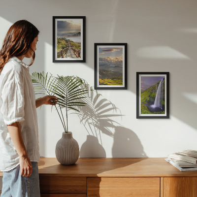 Triptych v ráme Malebná horská krajina s vodopádom a chodníkom