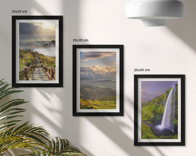 Triptych v ráme Malebná horská krajina s vodopádom a chodníkom