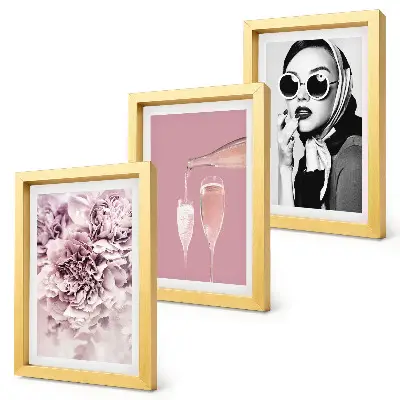 Kvety v odtieňoch ružovej a elegantná žena triptych v ráme