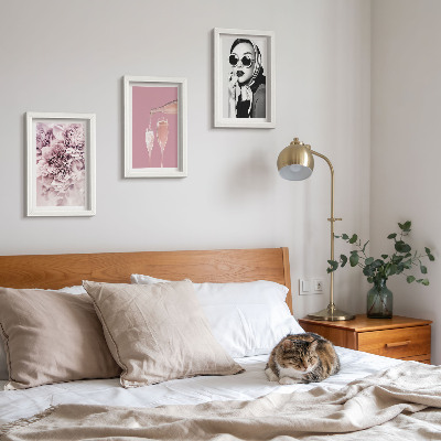 Triptych v ráme Kvety v odtieňoch ružovej a elegantná žena