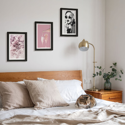 Triptych v ráme Kvety v odtieňoch ružovej a elegantná žena