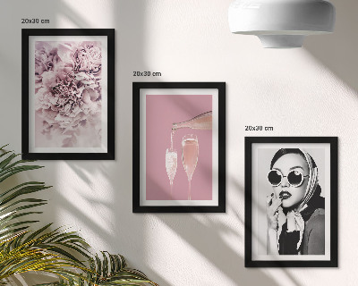 Triptych v ráme Kvety v odtieňoch ružovej a elegantná žena