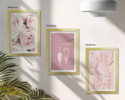 Triptych v ráme šampanské ruže na pastelovom mramorovom pozadí