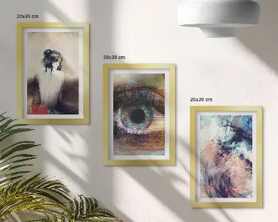 Triptych v ráme portrét ženy s abstraktnými farbami vyjadrujúci emócie