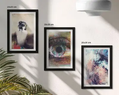 Triptych v ráme portrét ženy s abstraktnými farbami vyjadrujúci emócie