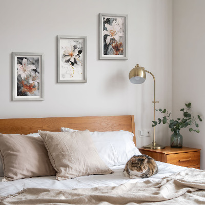 Triptych v ráme Kvety na mramorovom pozadí v odtieňoch bielej a čiernej