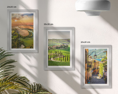 Triptych v ráme Talianske krajiny s riekou, kopcami a mestskou ulicou