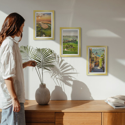 Triptych v ráme Talianske krajiny s riekou, kopcami a mestskou ulicou