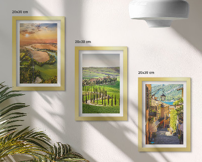 Triptych v ráme Talianske krajiny s riekou, kopcami a mestskou ulicou