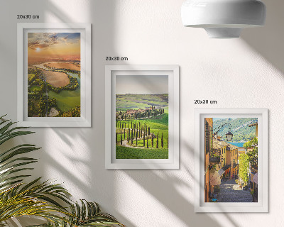 Triptych v ráme Talianske krajiny s riekou, kopcami a mestskou ulicou