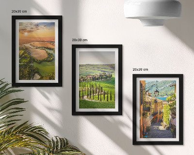 Triptych v ráme Talianske krajiny s riekou, kopcami a mestskou ulicou