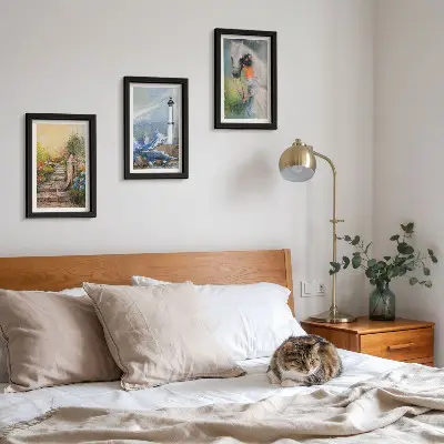 Triptych v ráme prírodné scenérie s majákom a dievčaťom s koňom
