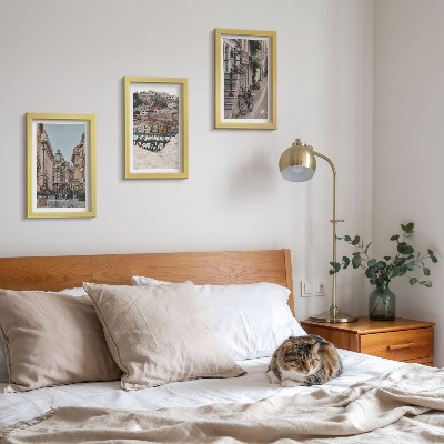 Triptych v ráme Očarujúce mestské ulice s výhľadom na prístav a budovy