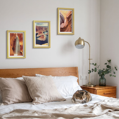 Triptych v ráme Vodopád v rokline skalné útvary v kaňone