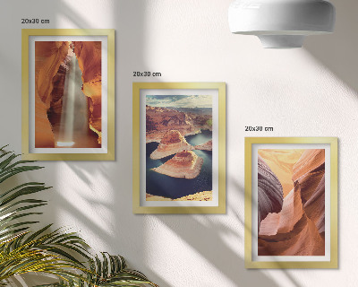 Triptych v ráme Vodopád v rokline skalné útvary v kaňone