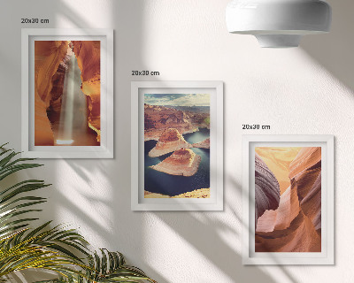 Triptych v ráme Vodopád v rokline skalné útvary v kaňone