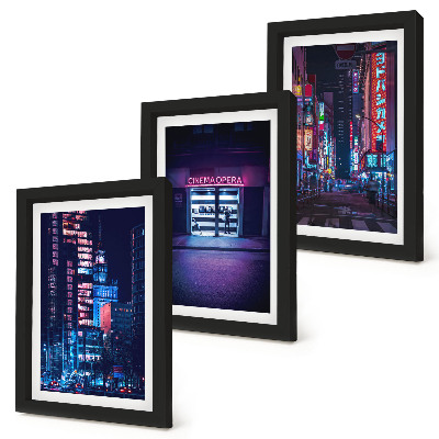 Triptych v ráme Nočné mesto s neónovými svetlami a vchodom do kina