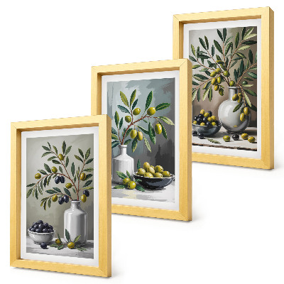 Triptych v ráme Olivy v keramických miskách na sivom pozadí