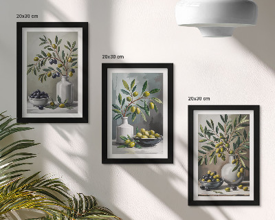 Triptych v ráme Olivy v keramických miskách na sivom pozadí
