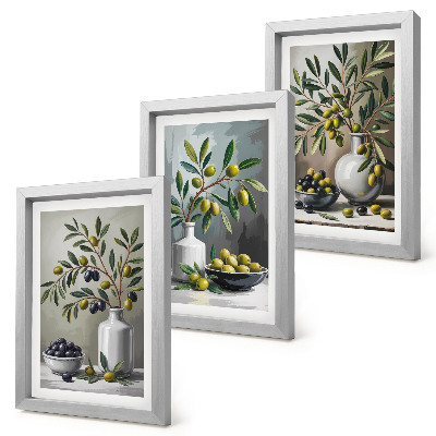 Triptych v ráme Olivy v keramických miskách na sivom pozadí