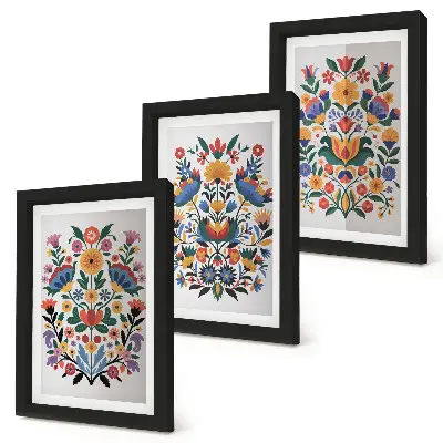 Kvetinové vzory v intenzívnych farbách na bielom pozadí triptych v ráme