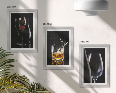 Sada obrazov do obývačky Poháre vína a whisky na čiernom pozadí