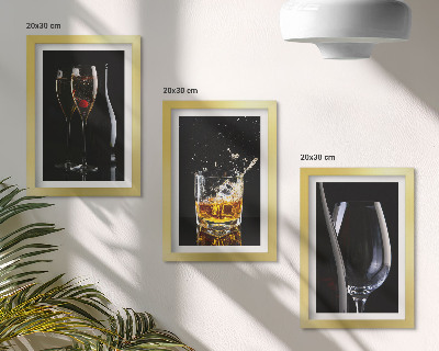 Sada obrazov do obývačky Poháre vína a whisky na čiernom pozadí