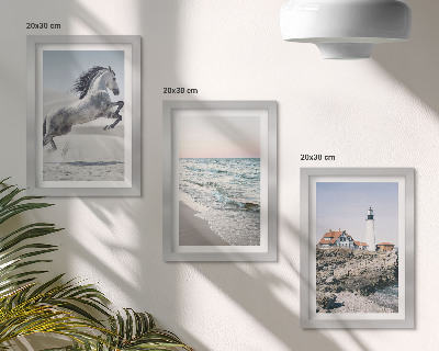 Triptych v ráme Kone v pohybe pláž a maják vodné vlny