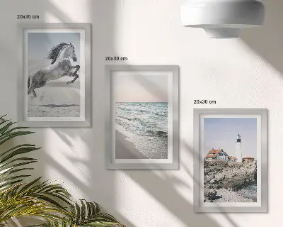 Triptych v ráme Kone v pohybe pláž s majákom a morskými vlnami