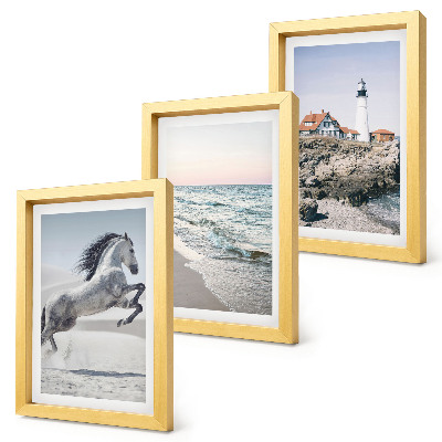 Triptych v ráme Kone v pohybe pláž a maják vodné vlny