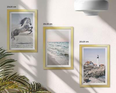 Triptych v ráme Kone v pohybe pláž a maják vodné vlny
