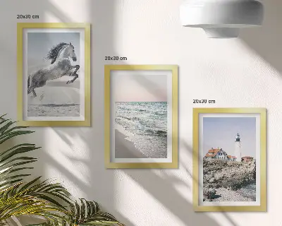 Triptych v ráme Kone v pohybe pláž s majákom a morskými vlnami