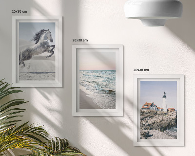 Triptych v ráme Kone v pohybe pláž a maják vodné vlny