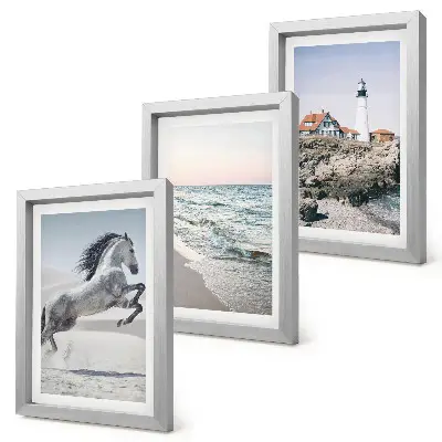 Triptych v ráme Kone v pohybe pláž s majákom a morskými vlnami