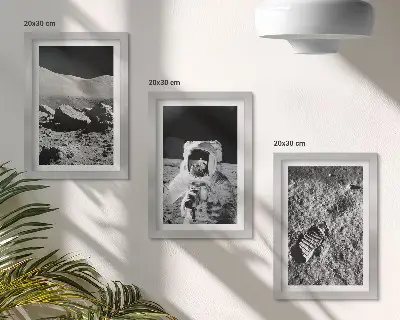 Triptych v ráme fotografia Mesiaca s astronautom a jeho odtlačkom nohy