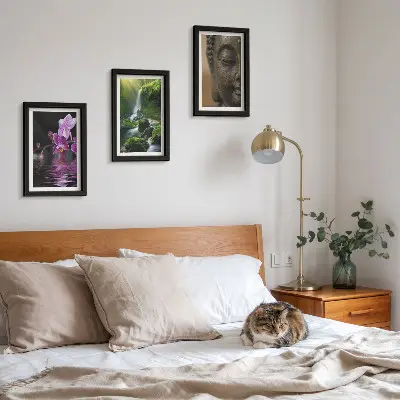 Triptych Kvety vo vodopáde so zelenými skalami a Budhom v ráme