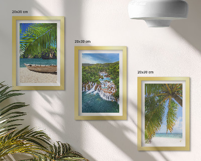 Triptych v ráme Pláž s loďou, vodopádmi a palmami v trópoch