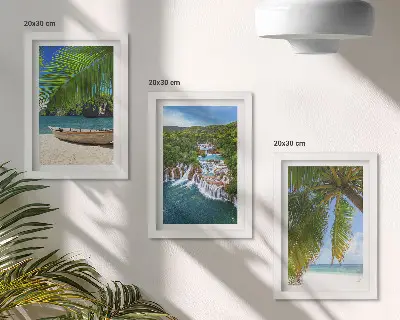 Triptych v ráme pláž s loďkou, vodopádmi a palmami v trópoch