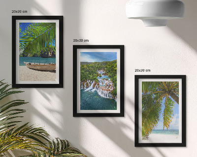 Triptych v ráme Pláž s loďou, vodopádmi a palmami v trópoch